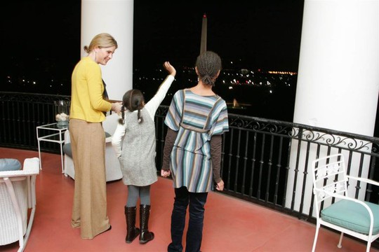 Jenna Bush Hager đưa Sasha và Malia Obama tham quan Nhà Trắng. Ảnh: White House