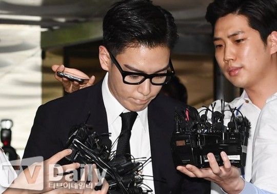 T.O.P (Big Bang) nhận án tù treo 10 tháng vì tội hút cần sa - Ảnh 3.