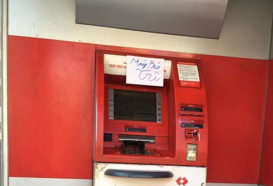 
Một máy ATM tại TP HCM tạm ngưng hoạt động vì đang bảo trì
