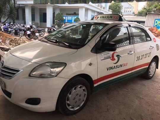 Vây bắt kẻ siết cổ tài xế taxi trên xa lộ Hà Nội
