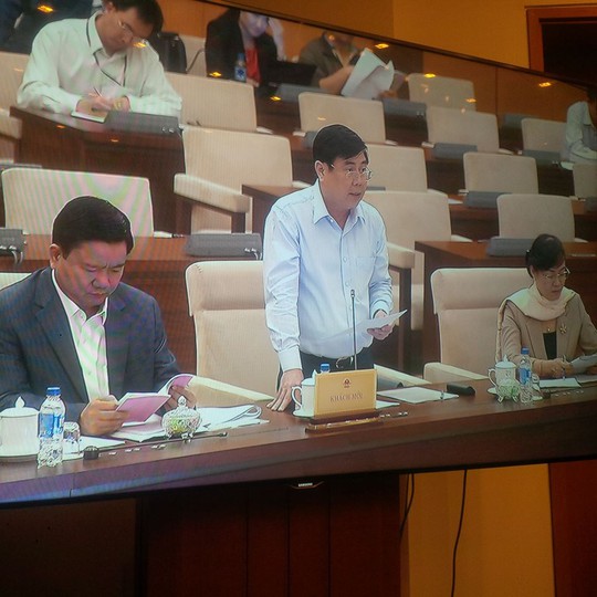 
Chủ tịch UBND TP HCM Nguyễn Thành Phong trình bày thêm về đề xuất chính sách đặc thù về tài chính - ngân sách đối với TP HCM - Ảnh: Chụp qua màn hình

