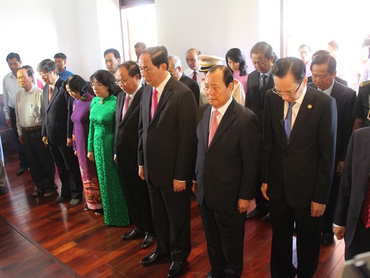 Chủ tịch nước dâng hương Chủ tịch Hồ Chí Minh - Ảnh 1.