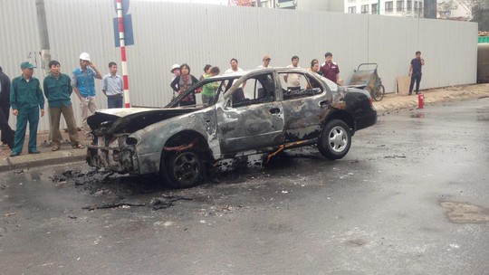 
Chiếc xe ô tô 4 chỗ chỉ còn trơ khung sau vụ cháy - Ảnh: CTV

 
