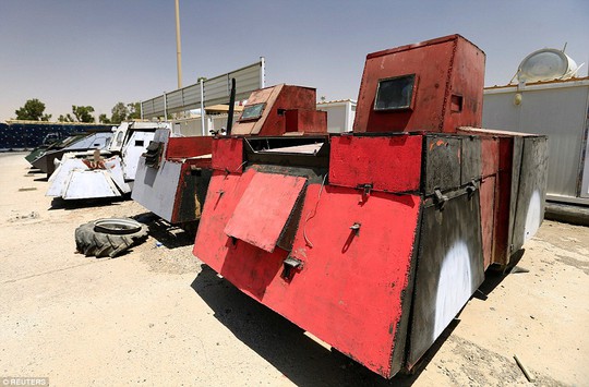Iraq: Tham quan “nghĩa địa” xe đánh bom tự sát của IS - Ảnh 2.