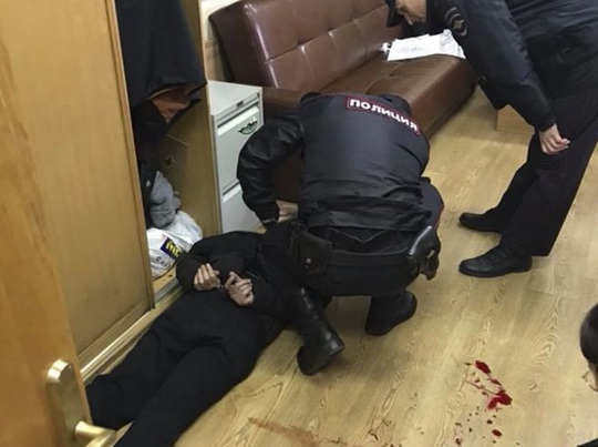 Nga: Người dẫn chương trình nổi tiếng bị đâm cổ ngay trong đài - Ảnh 3.