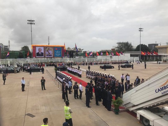 Trang trọng lễ đón Tổng Bí thư tại Hoàng cung Campuchia - Ảnh 2.