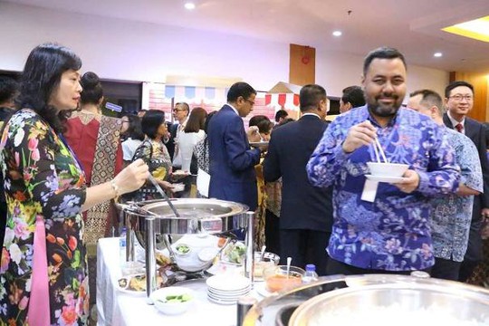 Tổng thư ký ASEAN giới thiệu phở Việt Nam với Tổng thống Indonesia - Ảnh 5.