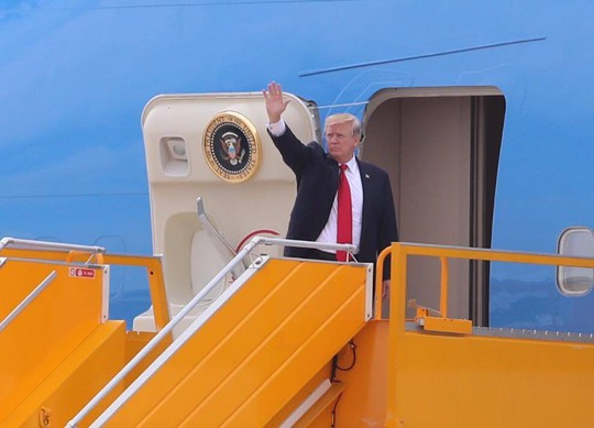 APEC 2017: Tổng thống Mỹ rời Đà Nẵng, bay đến Hà Nội - Ảnh 1.