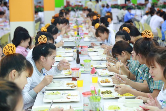 Nữ công nhân làm việc, ăn ở ra sao tại Samsung Việt Nam? - Ảnh 13.