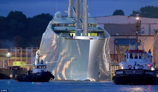 
Sailing Yacht A có 8 tầng, một bãi đậu trực thăng và phòng quan sát dưới nước. Ảnh: EPA
