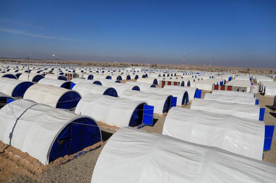 Một trại tị nạn mới được dựng lên ở Hammam Ali, phía Nam Mosul. Ảnh: REUTERS