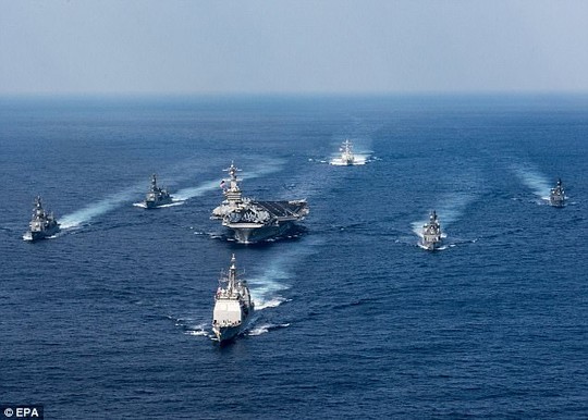 Washington điều nhóm tàu sân bay USS Carl Vinson từ Singapore tới bán đảo Triều Tiên. Ảnh: EPA