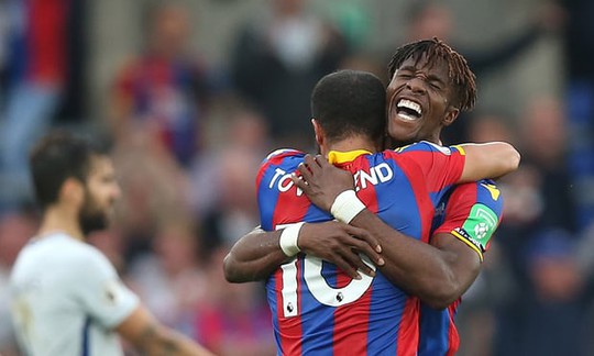 Vòng 8 Premier League: Chelsea thua sốc, Man City thắng Stoke 7 bàn - Ảnh 1.
