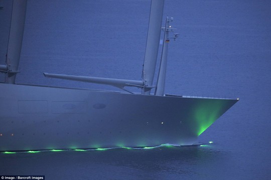 
Sailing Yatch A sử dụng hệ thống điều khiển kỹ thuật số công nghệ cao vận hành bằng cảm biến.
