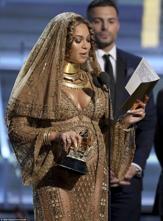 Beyonce cũng góp mặt dù mang song thai