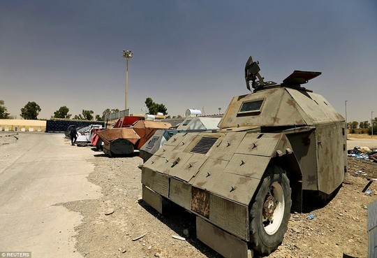 Iraq: Tham quan “nghĩa địa” xe đánh bom tự sát của IS - Ảnh 6.