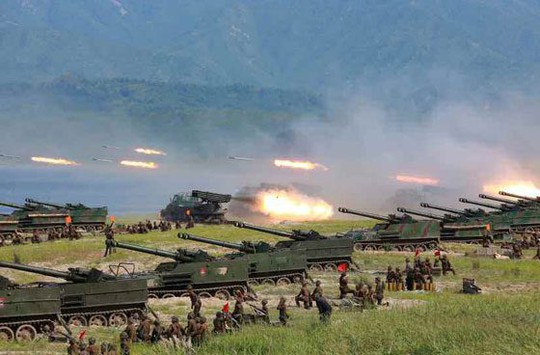 Cận cảnh Triều Tiên tập trận tấn công đảo Hàn Quốc - Ảnh 4.