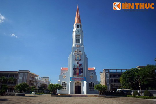 Khám phá nhà thờ Nhọn nổi tiếng ở Quy Nhơn - Ảnh 4.