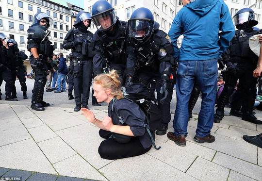 Biểu tình bạo lực phản đối G20, gần 200 cảnh sát bị thương - Ảnh 16.