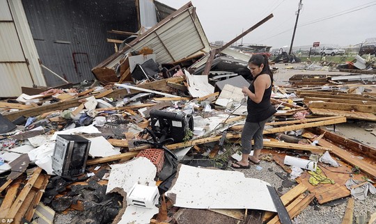 Cận cảnh đổ nát tại bang Texas sau siêu bão Harvey - Ảnh 1.