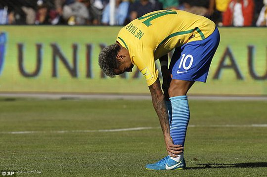 Cầu thủ Brazil thở oxy sau trận hòa Bolivia - Ảnh 3.