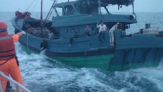 Tàu Đài Loan bắn bị thương ngư dân Trung Quốc - Ảnh 1.