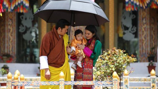 
Gia đình đầm ấm của vua Bhutan. Ảnh: FACEBOOK
