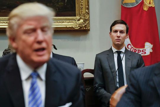 
Ông Jared Kushner (phải) và Tổng thống Donald Trump (trái). Ảnh: AP
