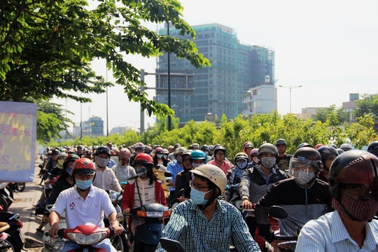 Hỗn loạn trên đường Phạm Văn Đồng - Ảnh 5.