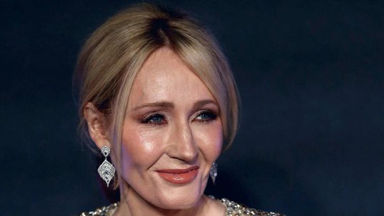 Nhà văn JK Rowling, tác giả Harry Potter phản bác lại những cư dân mạng dọa cô