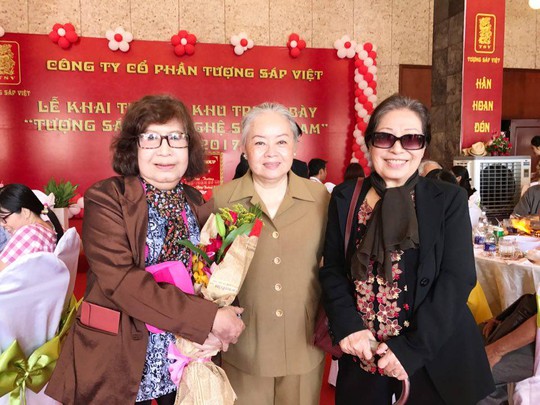 Ba nữ tướng: NSƯT Diệu Hiền, Thanh Nguyệt, Ngọc Hương trong ngày khánh thành Khu trưng bày tượng sáp Việt