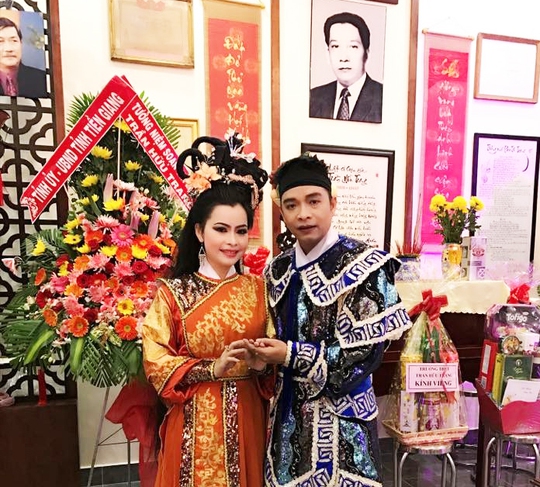 NS Kim Tiến và Tô Tấn Loan tại nhà lưu niệm Trần Hữu Trang