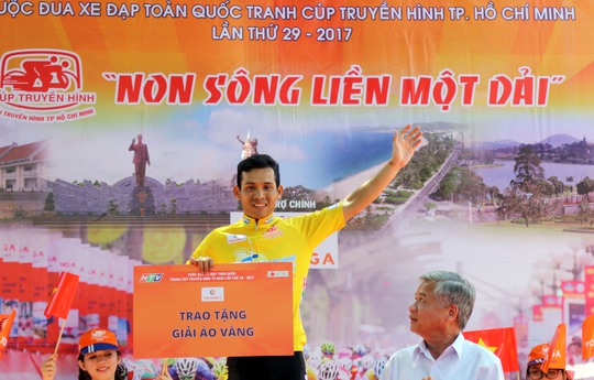 Tay đua Giang Thanh Tuấn tam mặc áo vàng sau 6 chặng