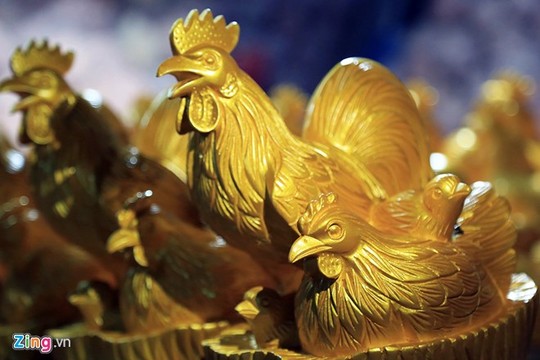 
Những người thợ cho rằng sản phẩm gốm gà vàng mang lại hạnh phúc, bình an.
