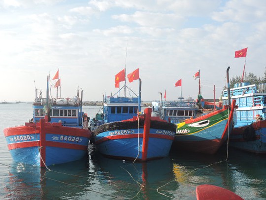 Các tàu cá của ngư dân Lý Sơn chuẩn bị vươn khơi tại Hoàng Sa - Trường Sa