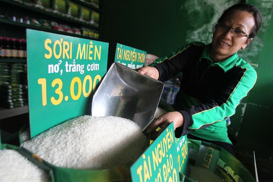 Gạo Campuchia được bán ở Việt Nam Ảnh: HOÀNG TRIỀU
