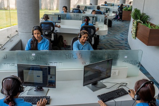 Tổng đài cảnh sát ở Lucknow, bang Uttar Pradesh - Ấn Độ nhận được khoảng 700 cuộc gọi/ngày để than phiền về “Romeo điện thoại” Ảnh: THE NEW YORK TIMES