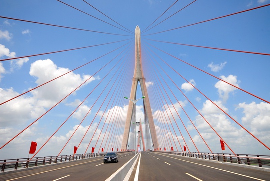 Cầu Cần Thơ khánh thành và đưa vào sử dụng năm 2010, góp phần đưa nhiều doanh nghiệp FDI đến với ĐBSCL Ảnh: Ngọc Trinh
