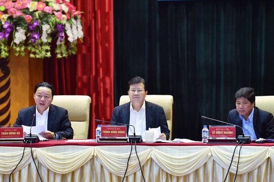 Phó Thủ tướng Trịnh Đình Dũng chủ trì hội nghị về tích tụ, tập trung đất đai phát triển nông nghiệp vào ngày 14-4 Ảnh: ĐÔNG BẮC