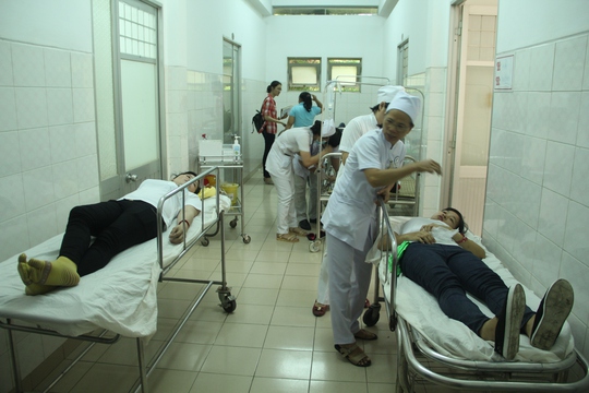 Bị ngộ độc, nhiều nữ công nhân tiểu tiện không kiểm soát - Ảnh 1. Bị ngộ độc, nhiều nữ công nhân tiểu tiện không kiểm soát - Ảnh 1.
