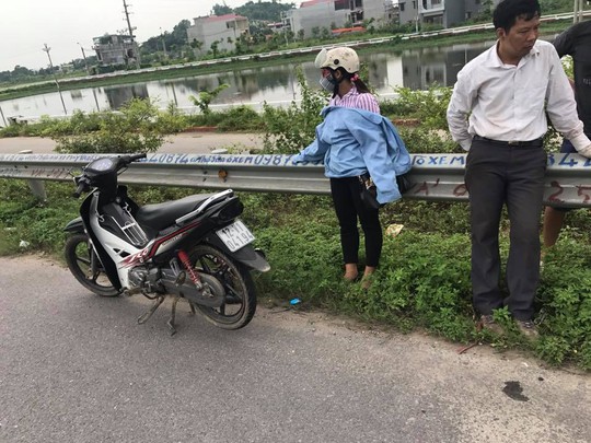 Xe máy dính đinh trên cao tốc bị cắt cổ 50.000 đồng/miếng vá - Ảnh 1.
