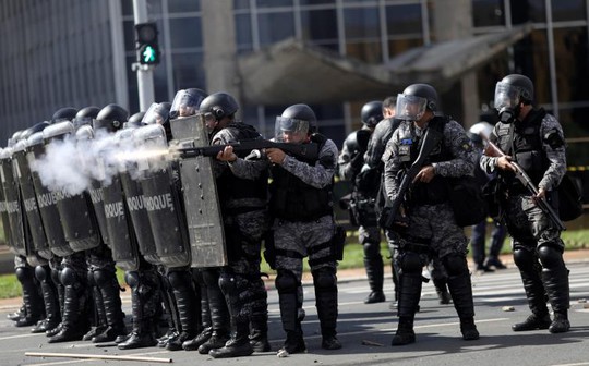 Brazil: Tổng thống dùng quân đội trấn áp biểu tình - Ảnh 2.