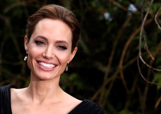 Angelina Jolie từng bị ông trùm Hollywood quấy rối - Ảnh 1.