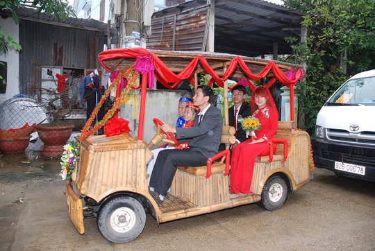 
Khi cô dâu, chú rể sắp đến nhà chồng
