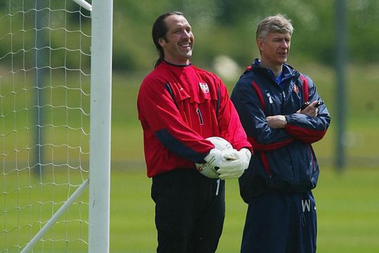Trò cũ khuyên Wenger nên bắt chước Mourinho - Ảnh 2.