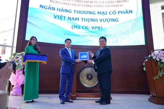 1,33 tỉ cổ phiếu VPB của VPBank chính thức niêm yết tại HOSE - Ảnh 2.