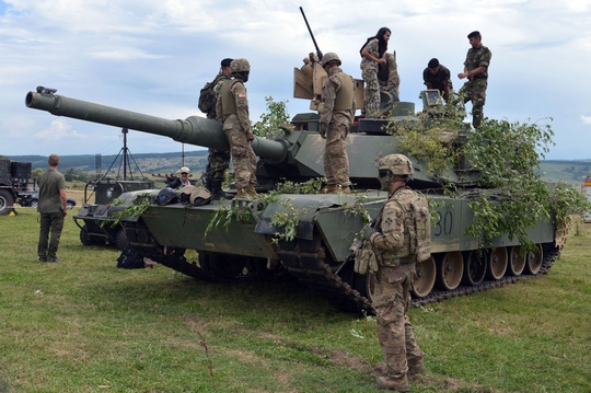 NATO tập trận rầm rộ tại Romania - Ảnh 2.