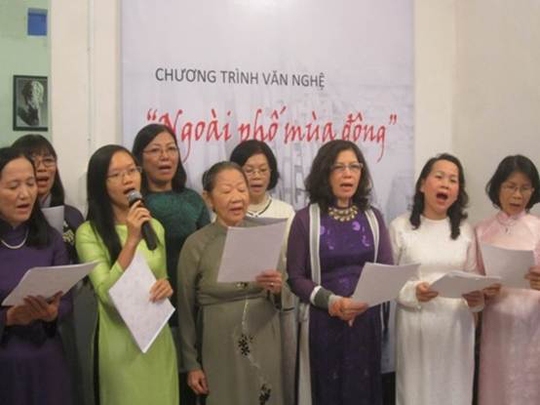 
Những cựu nữ sinh Huế hát nhạc Trịnh Công Sơn tại Gác Trịnh
