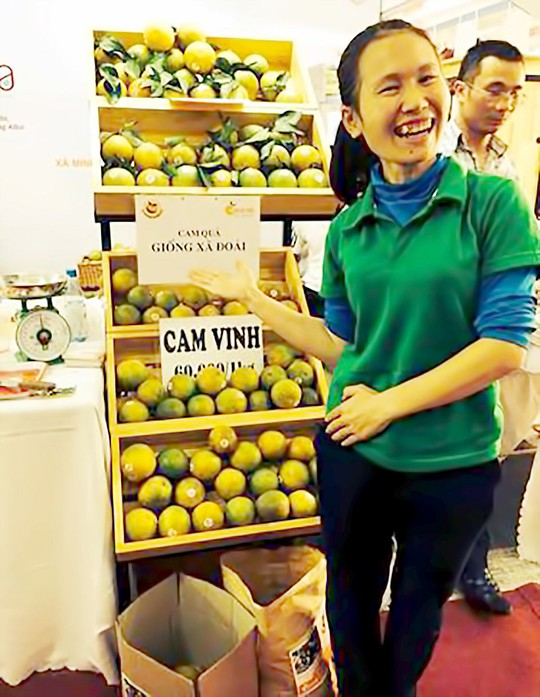 Lê Na giới thiệu sản phẩm và trưng bày cam sinh thái tại Hà Nội