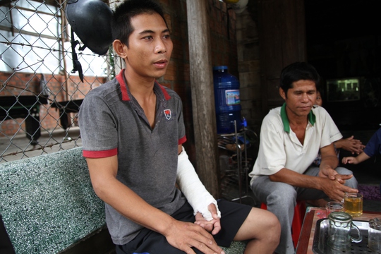  Anh Khoa bị ông Thìn đánh gãy tay, chấn thương sọ não kín - Ảnh: Lê Gia 